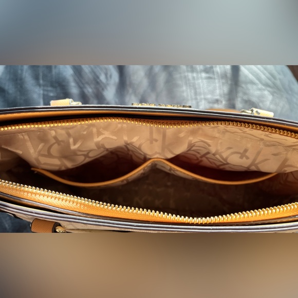 Limited Edition Calvin Klein Purse - Picture 12 of 13